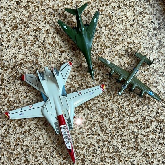Military Aircraft Toy Set - plane ✈️ flying fun! 🤩 - Picture 1 of 17